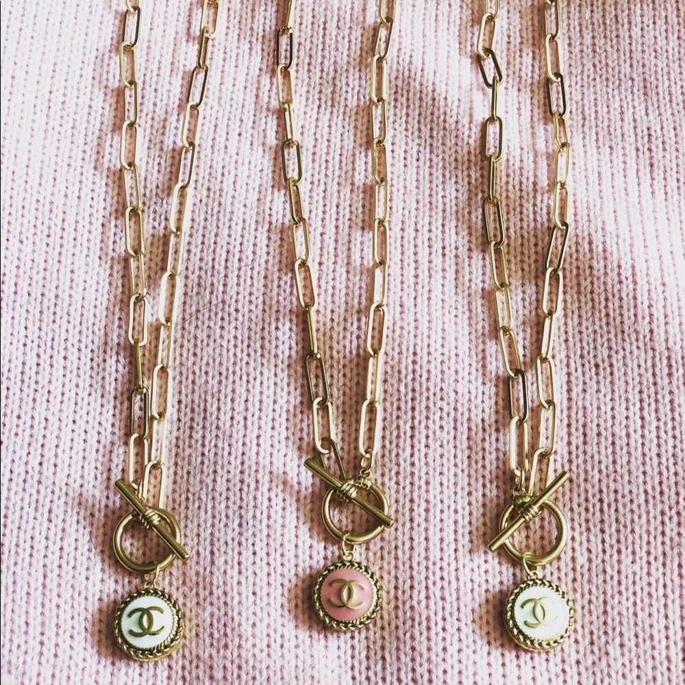 White Pendant Necklace